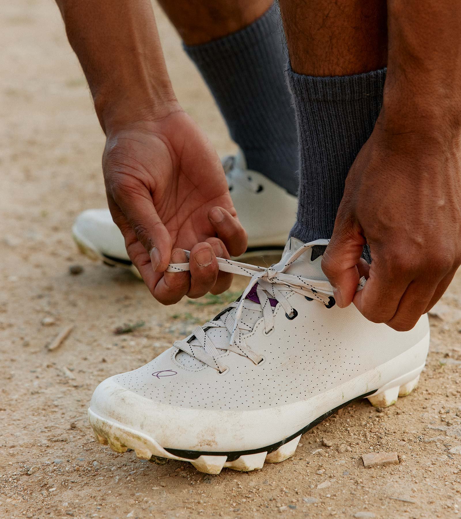 QUOC_GRAN_TOURER_XC_LACE_CHALK_IMAGE2_LIFESTYLE_11dbf28b-4d5c-4d6a-b448-3c586d258db3