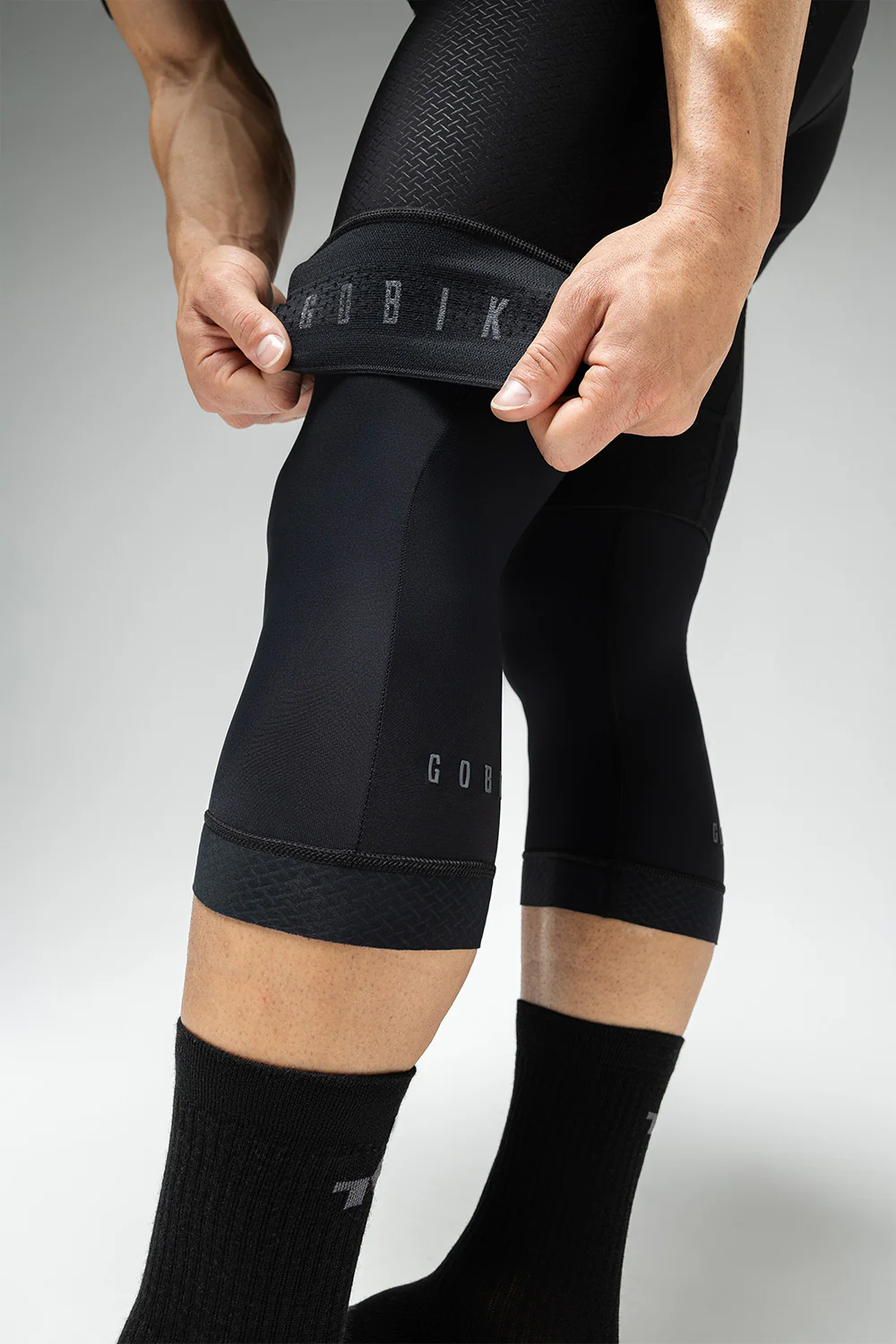 RODILLERAS-TERMICAS-HARU-UNISEX-PITCH-BLACK-3