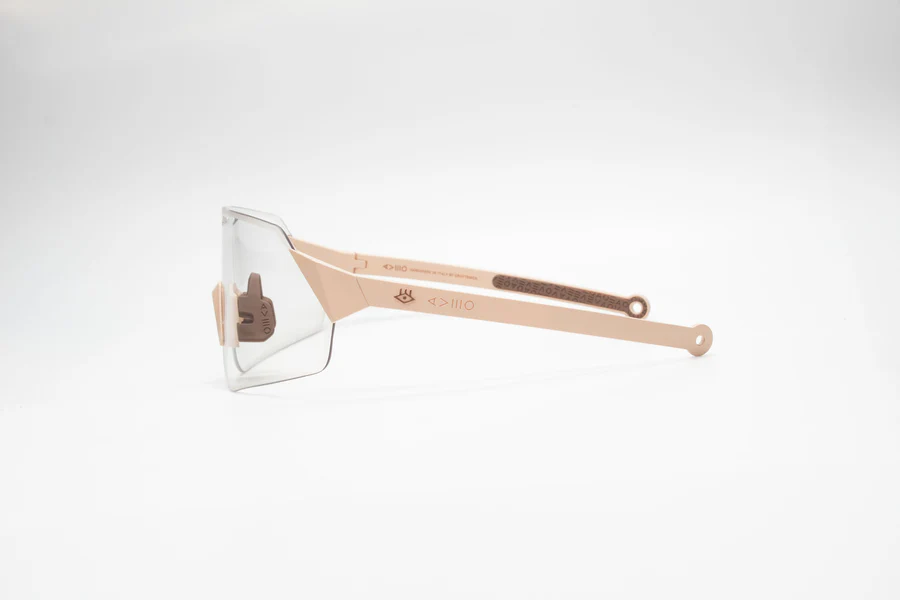 AVEO-Cornea-Side-Sand-Photo_900x