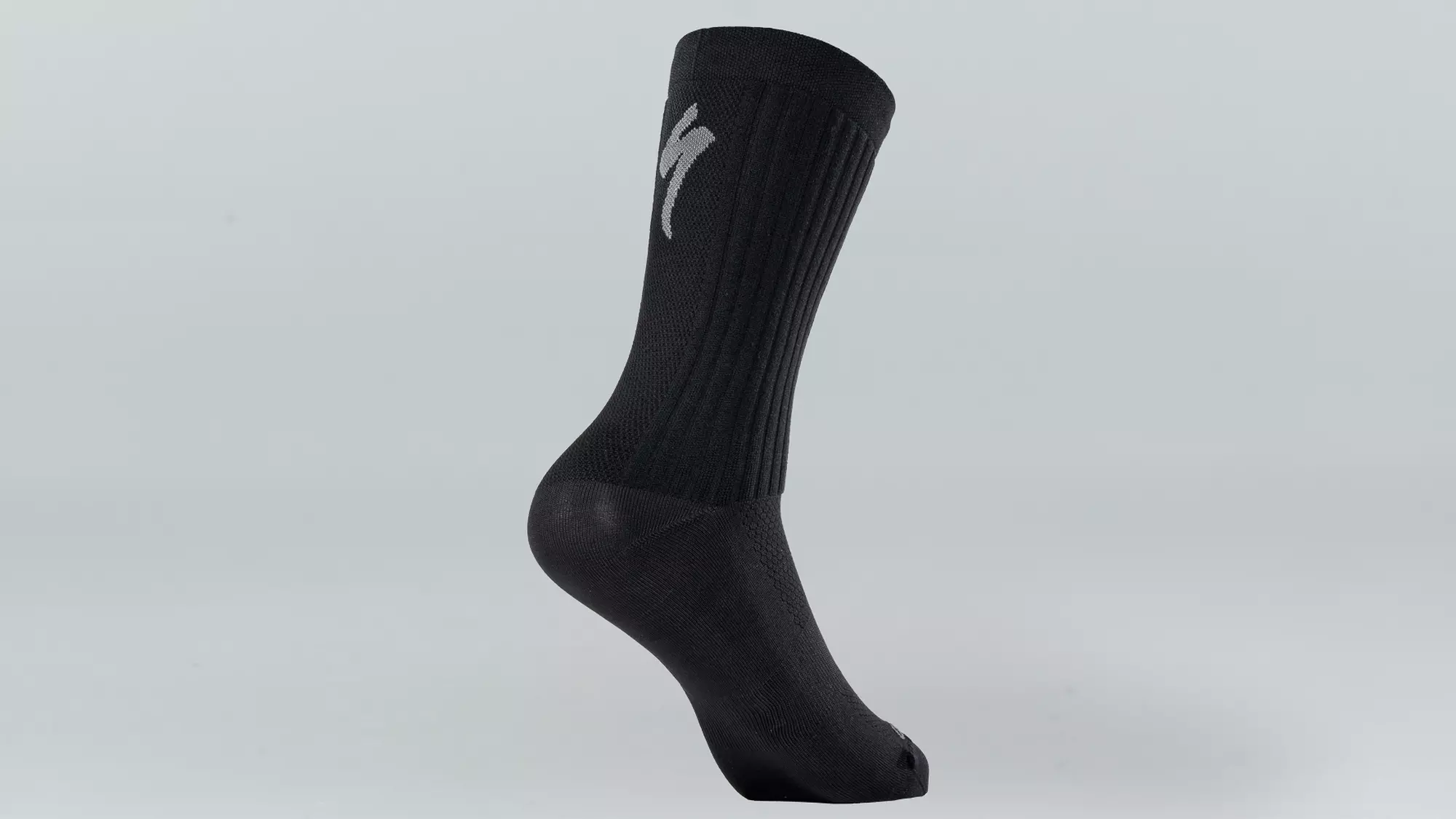 64720-220_APP_HYDROGEN-AERO-TALL-SOCK-BLK-M_REAR-3-4