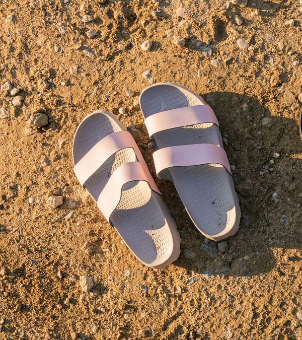 QUOC_LALA_SLIDE_DUSTY_PINK_IMAGE7_LIFESTYLE