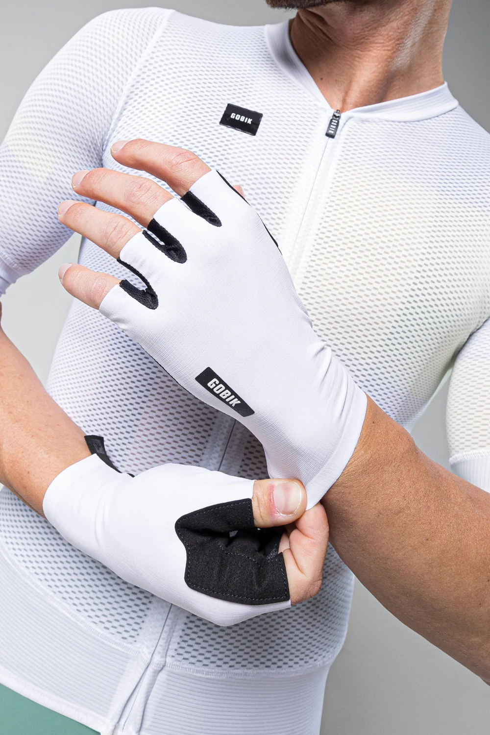 Guantes-unisex-Mamba_2.0-White-Caps_Unity-Gobik-4-SKU-15-05-021-003